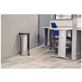 Lixeira com Pedal Tramontina New em Aço Inox com Acabamento Polido 30 L Tramontina 94538730